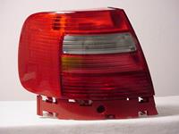 Audi ACHTERLICHT LINKS vanaf 9e maand 1996 tot 1999 (SEDAN)