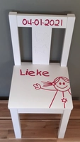 Geboortexpress.nl Stoeltje met naam en happy meisje diverse kleuren