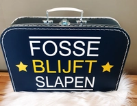 Geboortexpress.nl donker blauw koffertje met naam van tv programma 'Chantal blijft slapen'