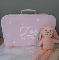 Geboortexpress.nl koffertje ''kleine hartjes'' met naam en knuffelkonijn