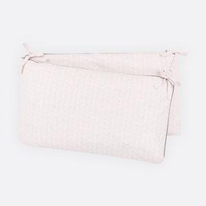 KraftKids Bettnestchen »weiße Feder Muster auf Rosa«, für 120x60 cm Bett, 100% Baumwolle, abnehmbarer Bezug, Befestigungsbänder, drei Füllkissen
