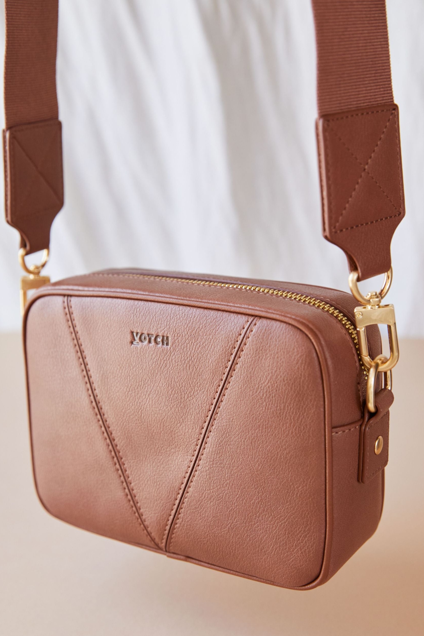 Votch Damen vegan Crossbody Dual Look Tan Braun