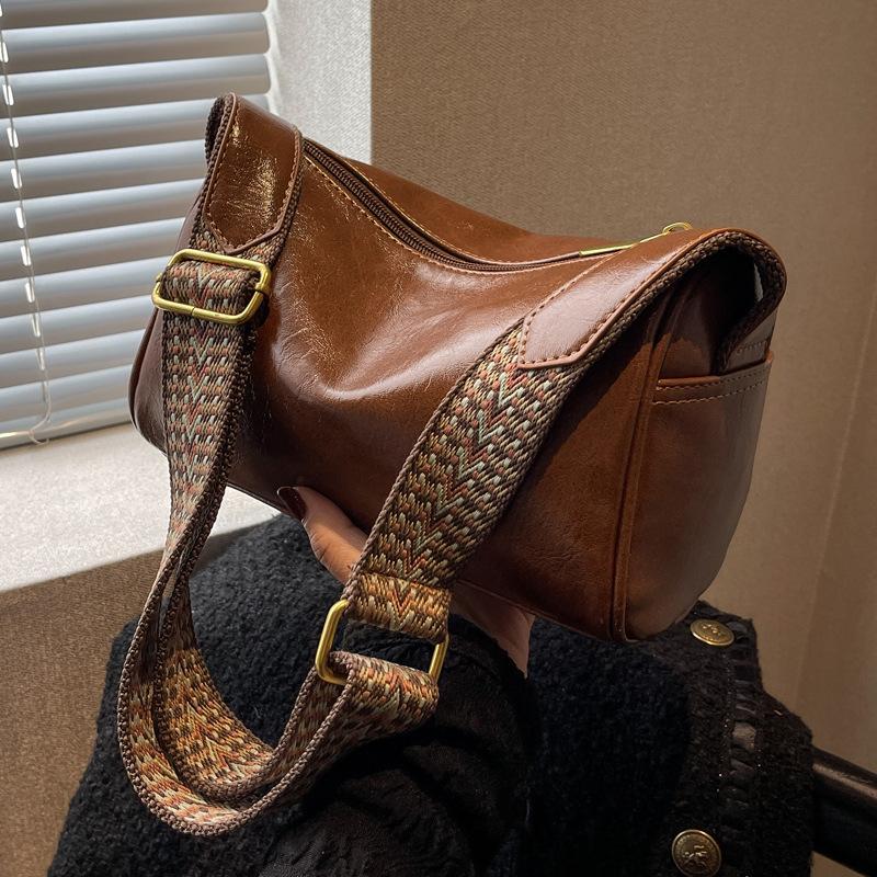 Yogodlns Vintage Schoudertas Voor Dames Mode Brede Band Crossbody Tas Retro Kussen Messenger Handtas Dames Tote 24x12x15cm bruin