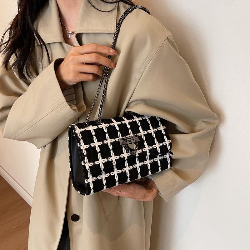 Exquisite handbag NO 1 Nieuwe modieuze kleine vierkante tas Hoogwaardige klassieke effen schoudertas met textuur voor dames in een niche crossbodytas zwart