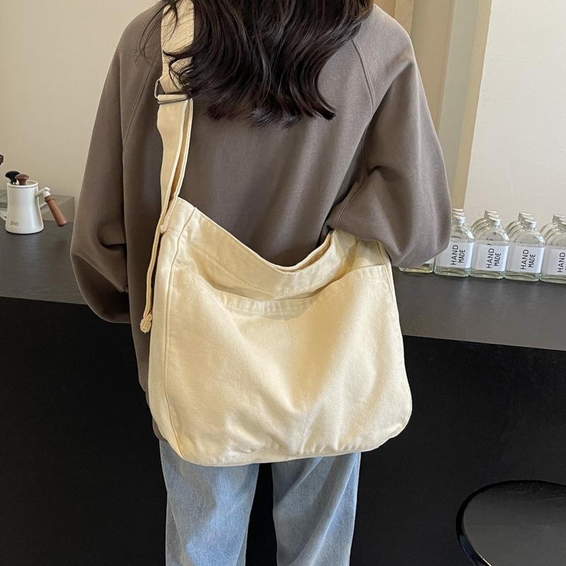 Kuluosidi Dames grote capaciteit schoudertas lichtgewicht crossbody tas effen kleur messenger bag zwart