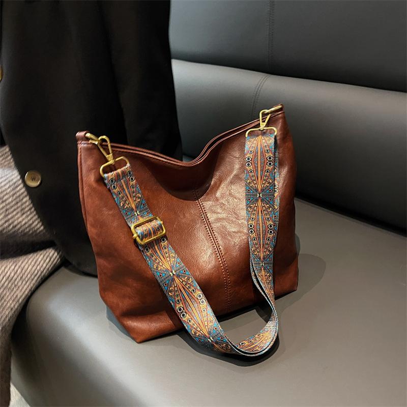 Leather bag Vintage effen kleur PU leren damesmode schoudertas eenvoudige brede band emmer crossbody tas koffie