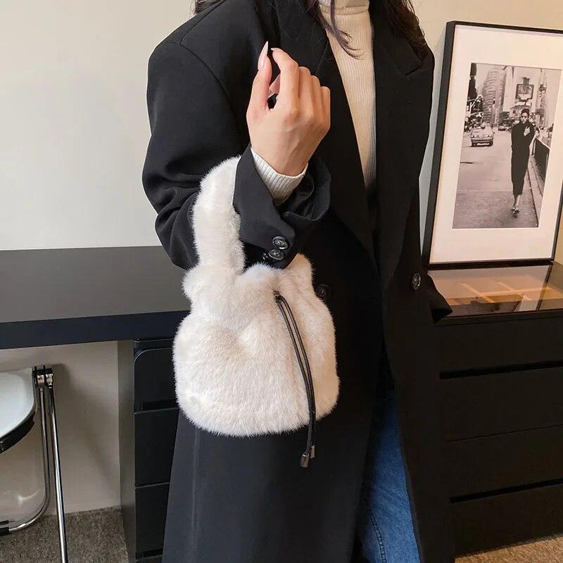 RUWB BAGS Winter Zacht Warm Bont Tas Designer Vrouwen Emmer Pluche Schoudertas Kleine Capaciteit Messenger Bag Handtas Luxe Dames Portemonnee wit