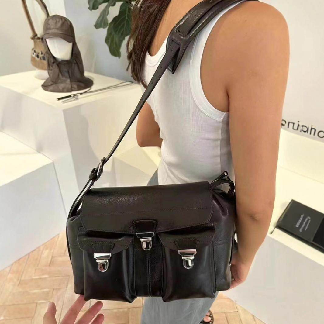 VantaGoods Klep van de uitrustingstas: Motorcrossbody- en koerierstas van plantaardig gelooid leer Without Letters