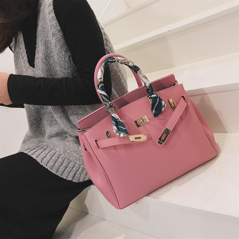 The Bags Family Grote capaciteit handtas in celebrity-stijl, platina tas voor forenzen in buitenlandse stijl, hoogwaardige schoudertas Tide 30*15*24 lichtbruine kleur