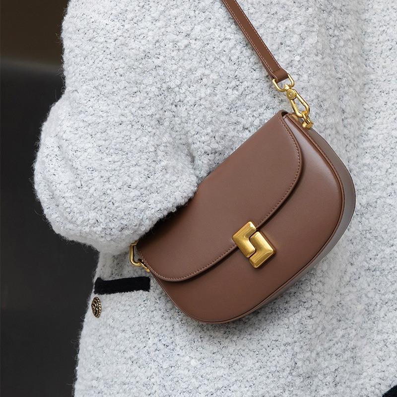 Sports Trend Bag High Sense Niche Design Kleine Tas Crossbody Tas Vrouwelijke Forenzentas Schoudertas Zadeltas koffie