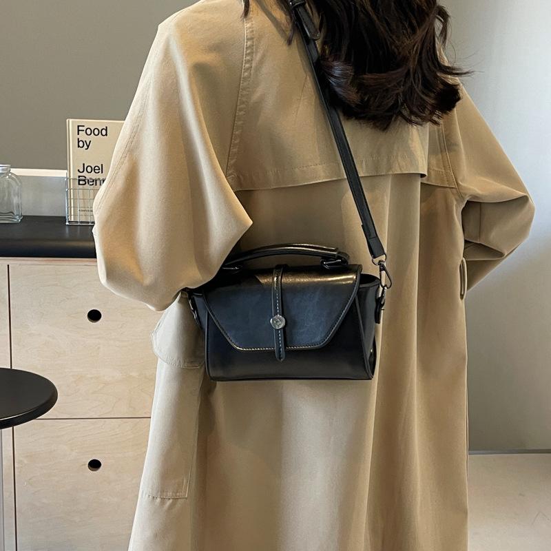 Premium jacket Buitenlandse textuur retro kleine tas 2024 nieuwe damestas populaire mode messenger bag handtas kleine vierkante tas zwart