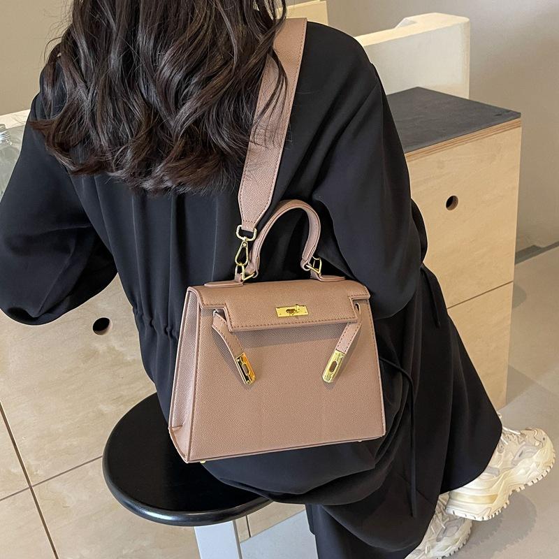 Framont Fashion House Temperament tas dames 2024 nieuw mode niche design retro schoudertas veelzijdige draagbare kleine vierkante tas bruin