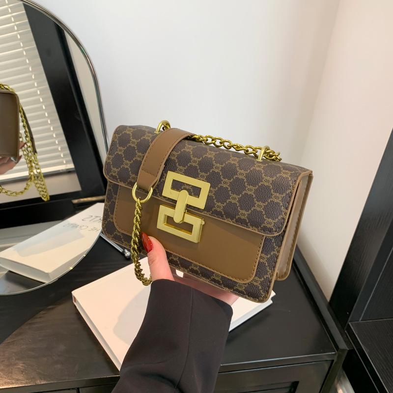Best Fashion Pavilion Vrouwen retro niche commuter ketting kleine tas vrouwen 2024 lente nieuwe mode schouder messenger tas kleine vierkante tas