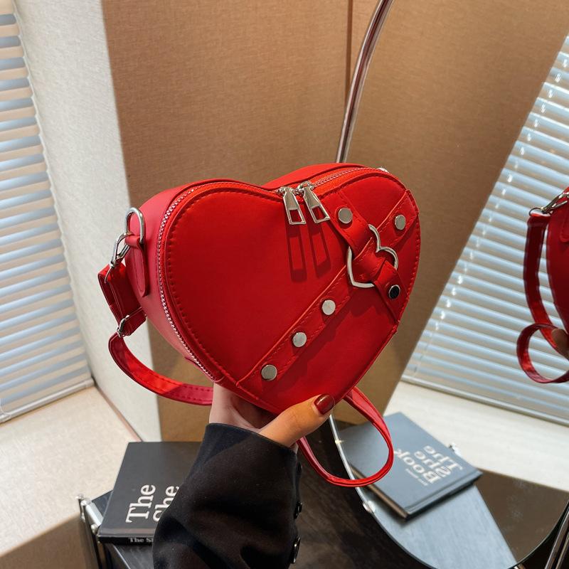 Colorful Bag Vintage Y2K Kleine Ketting Rivet Schoudertas Hartvormige Handtas Handtas Rood PU Leer Gothic Tote Bag Mode Vrouwen Crossbody Tas 18x7x14cm rood