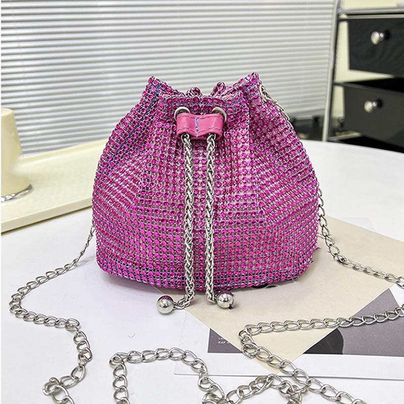 BR43FN Vrouwen Mode Diamanten Strass Emmer Tassen Retro Parel Ketting Dames Schoudertassen Glanzende Kleine Crossbody Tassen Vrouwelijke Handtassen 18x11x14cm zilver