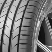 Kumho Ecsta HS52