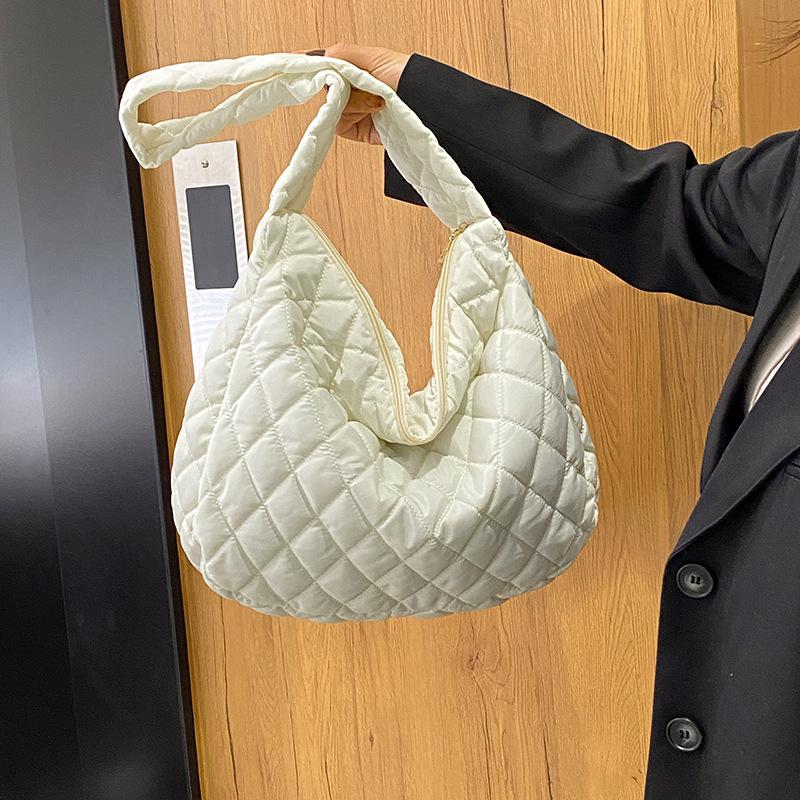 NK39UR Winterdons borduurgaren schoudertas Mode gewatteerde knoedel Crossbody tas met grote capaciteit 38x9x34cm geel