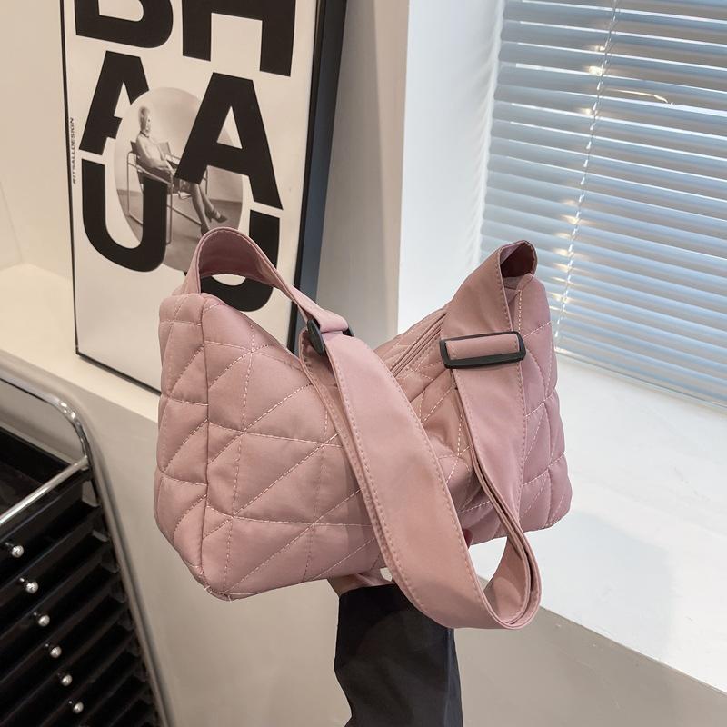 NK39UR Rhomboid Space Katoenen Schoudertas Winter Down Dumpling Bag Mode Gewatteerde Crossbody Tas Luxe Dame Draagbare Tote 32x13x18cm roze