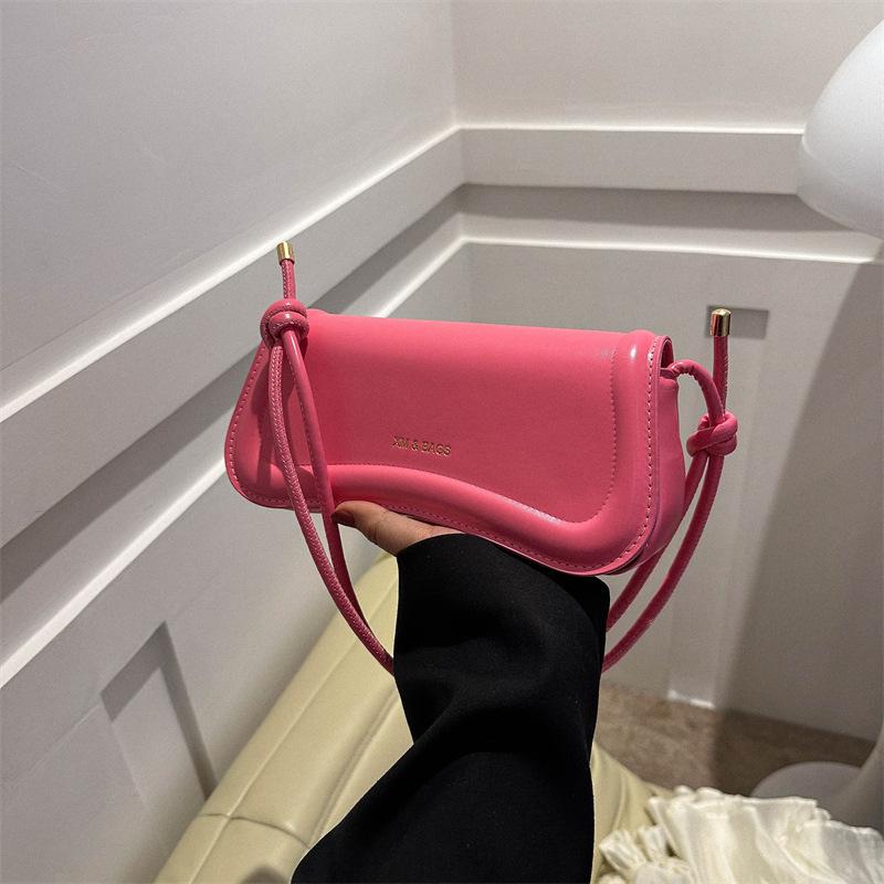 Fancy Lady Tassen voor Vrouwen 2023 Lente Nieuwe Stijl Modieuze Crossbody Tas Niche Design Casual Woon-werkverkeer Schoudertas Okseltas one size zwart