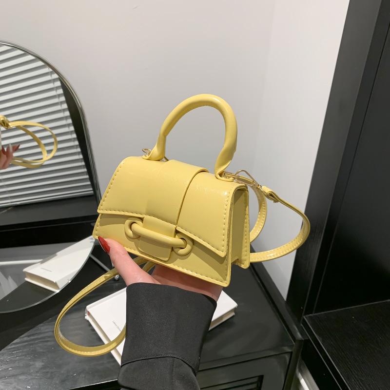 Sexy ladies trend market Women's foreign style texture solid color handbag 2024 spring new messenger this year popular Korean version of shoulder small square bag kaki