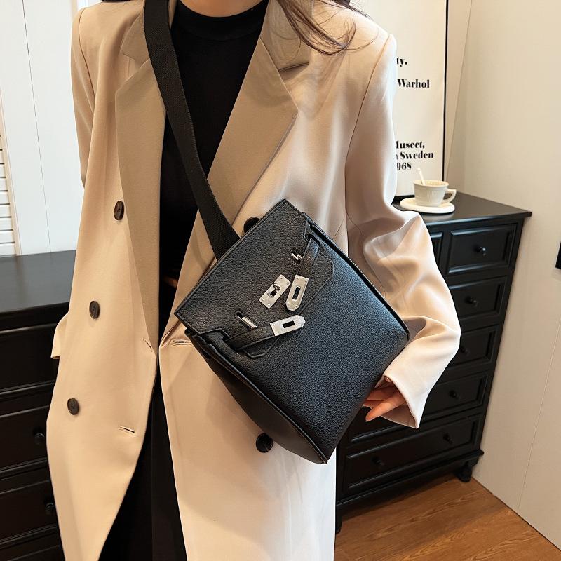Best Shoe Boutique Textured small bag women's 2024 autumn  winter new trend fashion retro messenger bag versatile shoulder mobile phone small square bag