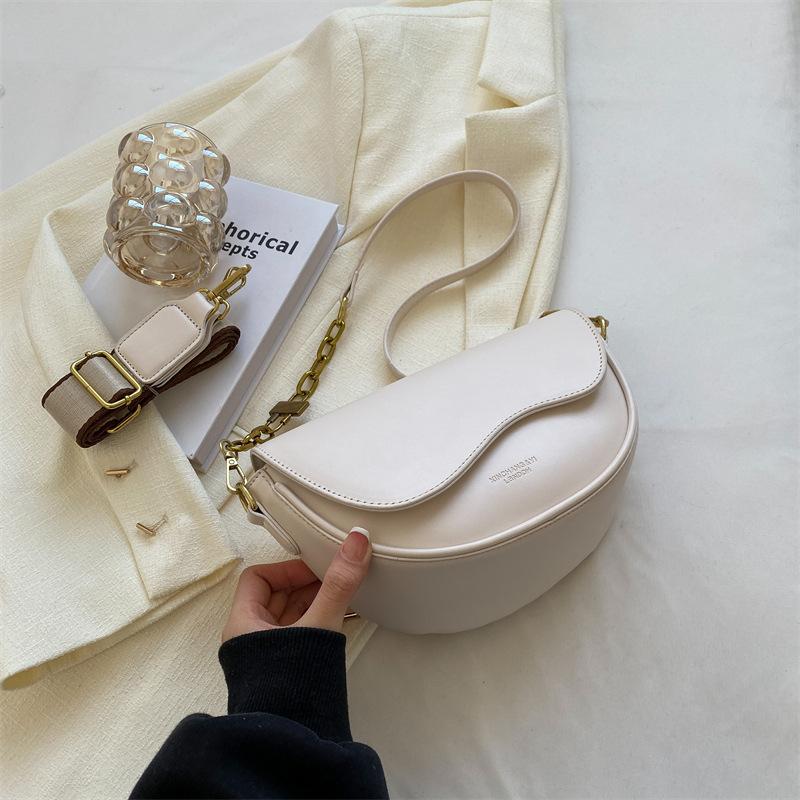 Your favorite bag Vrouwen PU Retro Luxe Effen Kleur Kleine Schoudertas Mode Eenvoudige Oksel Handtas voor Vrouwelijke Reizen Crossbody wit