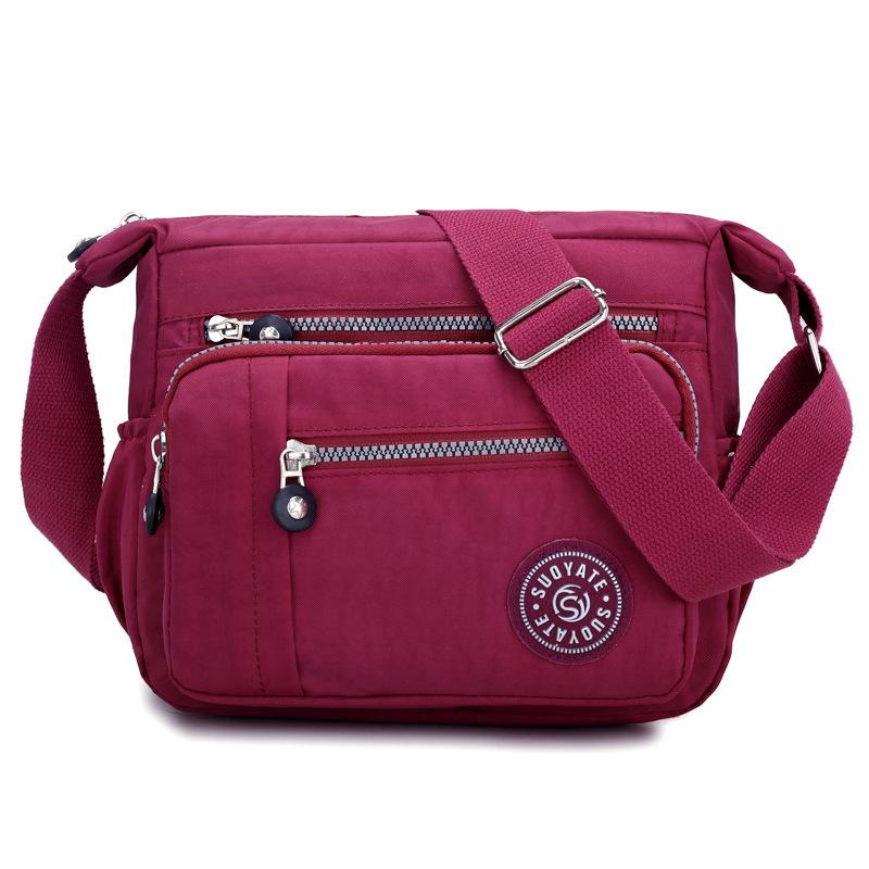 Your favorite bag 2023 Dames Canvas Messenger Bag Waterdichte stoffen tas Goede kwaliteit diagonale multifunctionele outdoor crossbody tas Schoudertas 25CM 21CM 10CM donkerrode kleur