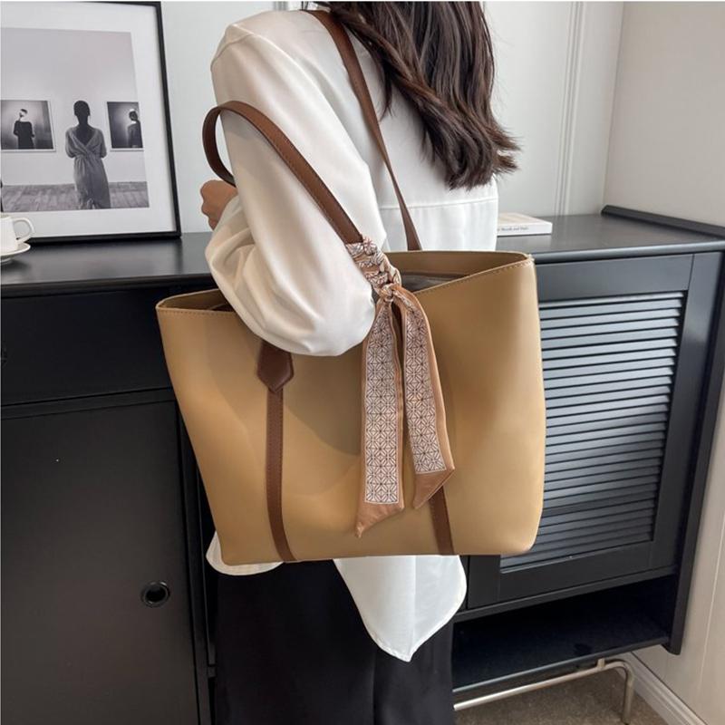 Exquisite handbag NO 1 Hoogwaardige klassieke effen schoudertas met textuur voor dames in een niche-crossbodytas, modieuze kleine vierkante tas kaki