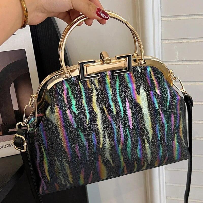 RUWB BAGS Nieuwe Retro Dames Lock Chic Handtassen Avondkoppeling Designer Merk Dame Schoudertassen Shell Clip Zwart Wit Roze Crossbody Tas zwart