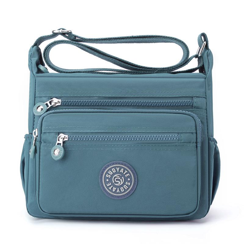 Kuluosidi Nylon schoudertas dames crossbody tas middelbare leeftijd moeders tas grote capaciteit lichtgewicht tas lichtblauwe kleur