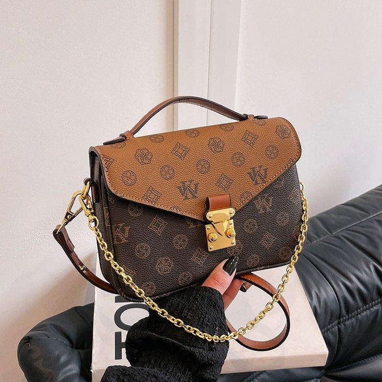 Your favorite bag Schoudertas eenvoudige mode retro damestas 2024 nieuw gepersonaliseerd casual textuur buitenlandse stijl schuine spanwijdte kleine vierkante tas bruin