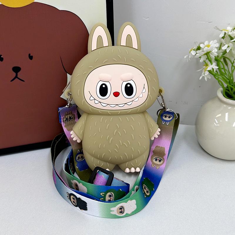 TongMeng Bag Supplies Zomer Nieuw Super Populair Kinderen Wisseltasjes Schattige Cartoon Zachte Siliconen Muntzakje voor Meisje en Jongen Trendy Macaron Mini Messenger Bag Kind Vakantiecadeau kaki