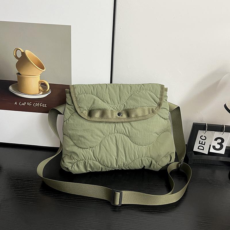 Framont Fashion House Vrouwen Mode Messenger Bag Grote Capaciteit Gewatteerde Puffer Schoudertas Eenvoudige Cloud Sling Bag Effen Kleur Outdoor Reistas groen