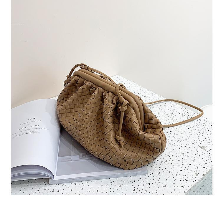 Best Fashion Pavilion Zachte leren geweven wolkentas Fan Yangqi damestas 2025 nieuwe trendy dumplingtas schoudertas messenger bag