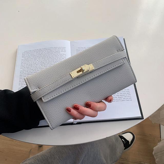 New boy 02 Vrouwen Zwarte Leren Turn Lock Leren Bifold Lange Portemonnee lichtgrijze kleur