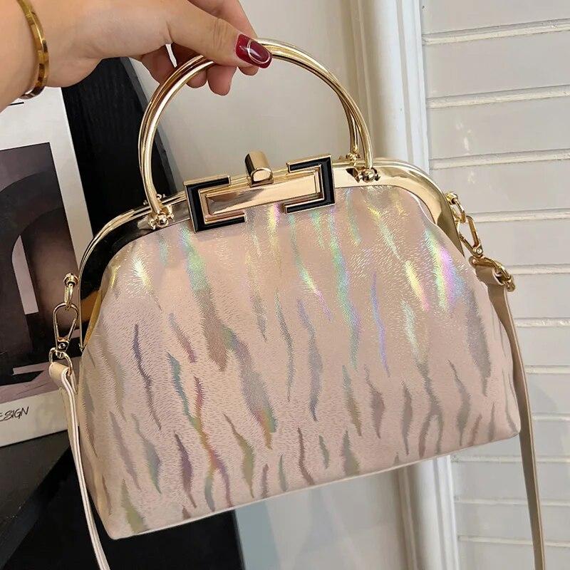 RUWB BAGS Nieuwe Retro Dames Lock Chic Handtassen Avondkoppeling Designer Merk Dame Schoudertassen Shell Clip Zwart Wit Roze Crossbody Tas kaki