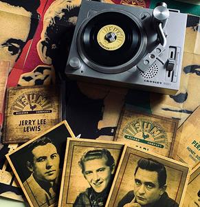 Fiftiesstore Sun Records Crosley Mini USB Draaitafel incl. 4 x Real Mini 3 Vinyl Johnny Cash, Roy Orbison, Carl Perkins en Jerry Lee Lewis