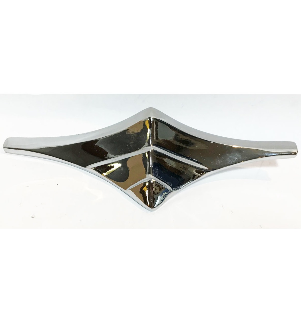 Fiftiesstore Chrome Casting Voor Op Het Midden Van De Grill Van De Wurlitzer Modellen 1900 and 2000