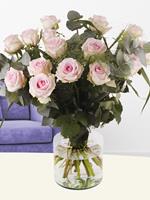 Surprose Zachtroze rozenboeket met panicum en eucalyptus | Rozen online bestellen & versturen | .nl