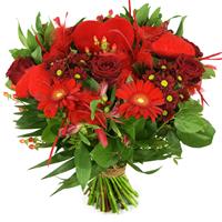 Boeketcadeau Rode bloemen en hartjes