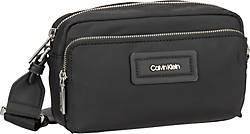 Calvin Klein , Schultertasche Ck Must Nylon Camera Bag Fa22 in schwarz, Schultertaschen für Damen