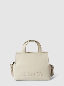 Calvin Klein, Ck Neat Handtasche 21 Cm in beige, Henkeltaschen für Damen