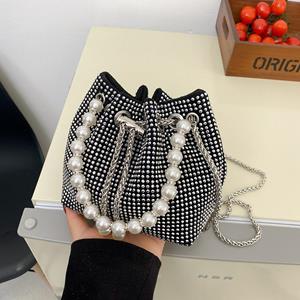 VIA ROMA Parel handtas, vrouwen modieuze heldere diamant schoudertas, net rood, buitenlandse stijl ketting, cross body bucket bag