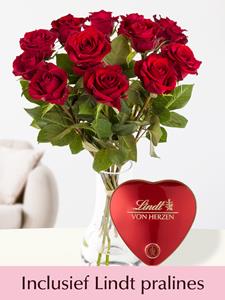 Surprose Valentijnsboeket - 12 rode rozen EverRed - Incl Lindt hart