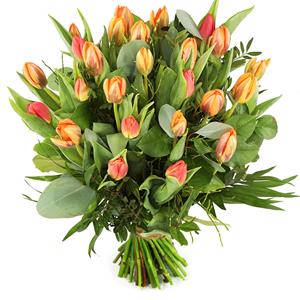 Boeketcadeau Oranje tulpen inclusief bladmateriaal