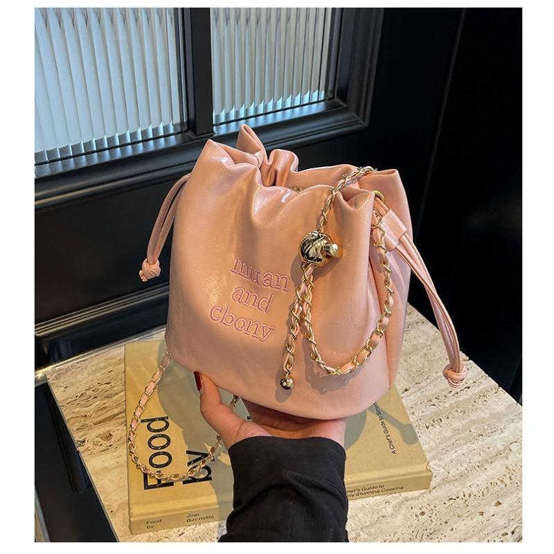JINBAOSEN BAG This Year's Popular Bag for Women In 2024, New Trendy and High-end Single Shoulder Bag, Fashionable and Versatile Chain Crossbody Bucket Bag
