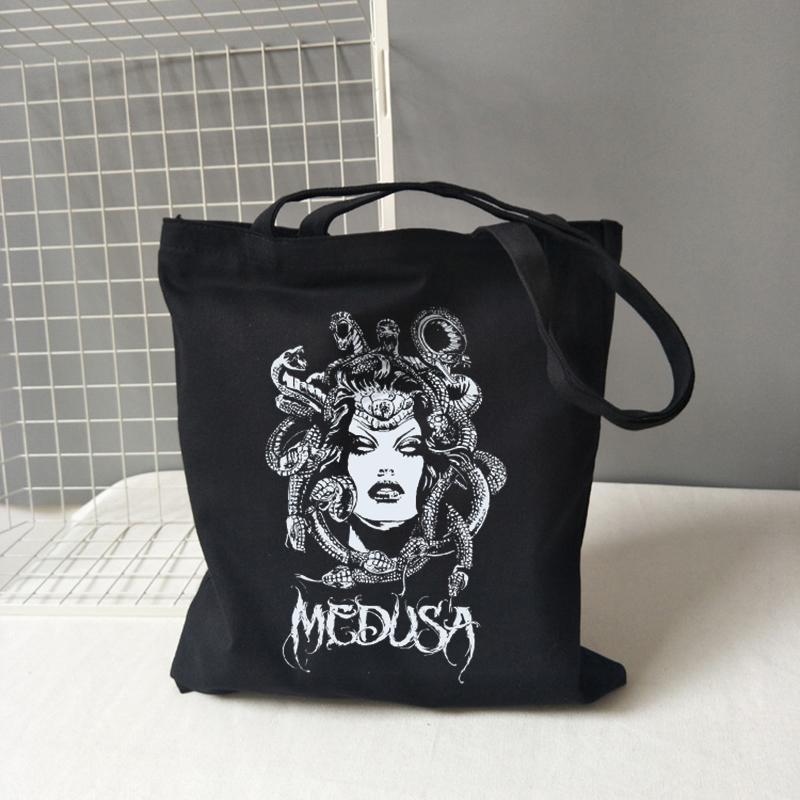 Iaidegou-2 High street Gothic snake anime boodschappentas vrouwen schoudertas cartoon grote capaciteit ins casual mode donkere hiphop canvas tas 24*26cm zwart