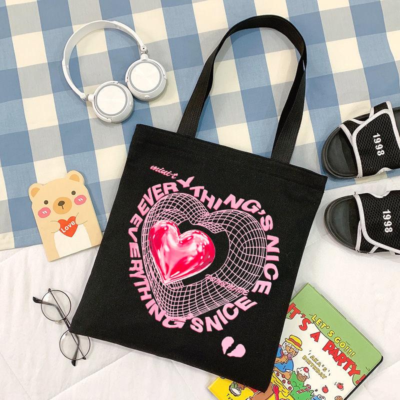 Iaidegou-4 Korea kpop hart print Y2K canvas tas casual Ulzzang vrouwen schoudertassen Harajuku brief punk ins grote capaciteit boodschappentas 24*26cm