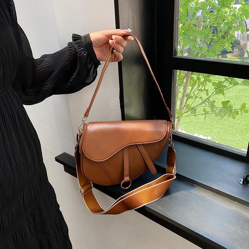 Your favorite bag Quarryus 2023 Nieuwe Vrouwen Tas Vrije Tijd Zadeltas Pu Effen Kleur Diagonale Tas Mode Gemakkelijk Bijpassende Dame Handtassen wit