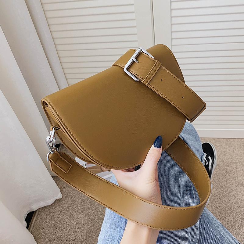 Plus Size Elegance Underthings Retro effen kleur zadeltas hoge kwaliteit leren schoudertassen voor vrouwen 2024 nieuwe eenvoudige dames crossbody tas designer handtassen koffie